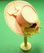 Damenhut Hut rosa mit Ständer 
