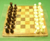 Schachspiel schwarz-weiße Figuren Bodo Hennig 