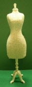 Schneiderpuppe Elfenbein bemalt