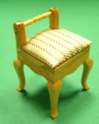 Hocker zu Nähmaschine hell 